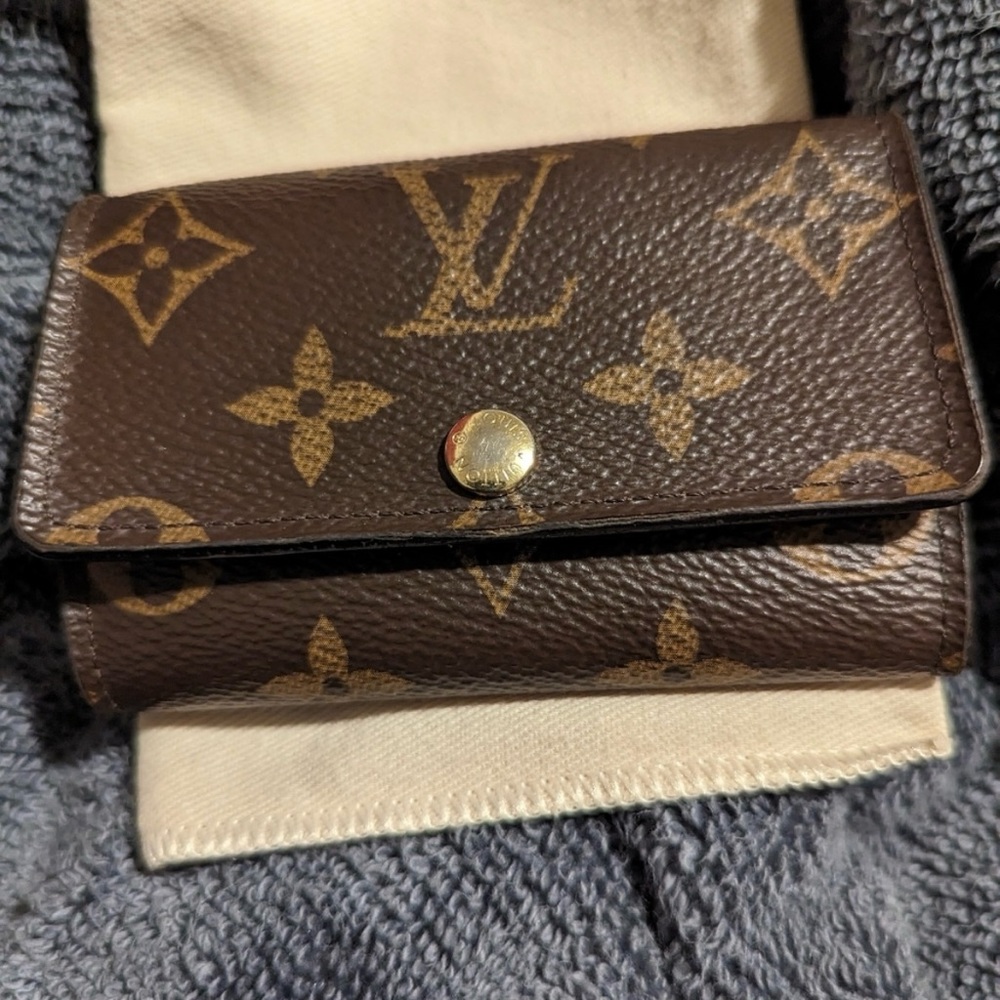 Louis Vuitton Monogram 6 Key Holder w/ Dust Bag